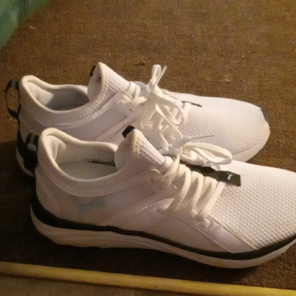 Women's pumas